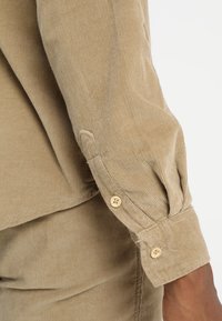Urban Classics CORDUROY SHIRT - Camicia - sand
