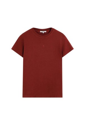 Camiseta de manga corta y cuello redondo en rojo oscuro con un pequeño logo centrado cerca del pecho, presentada sobre un fondo blanco.
