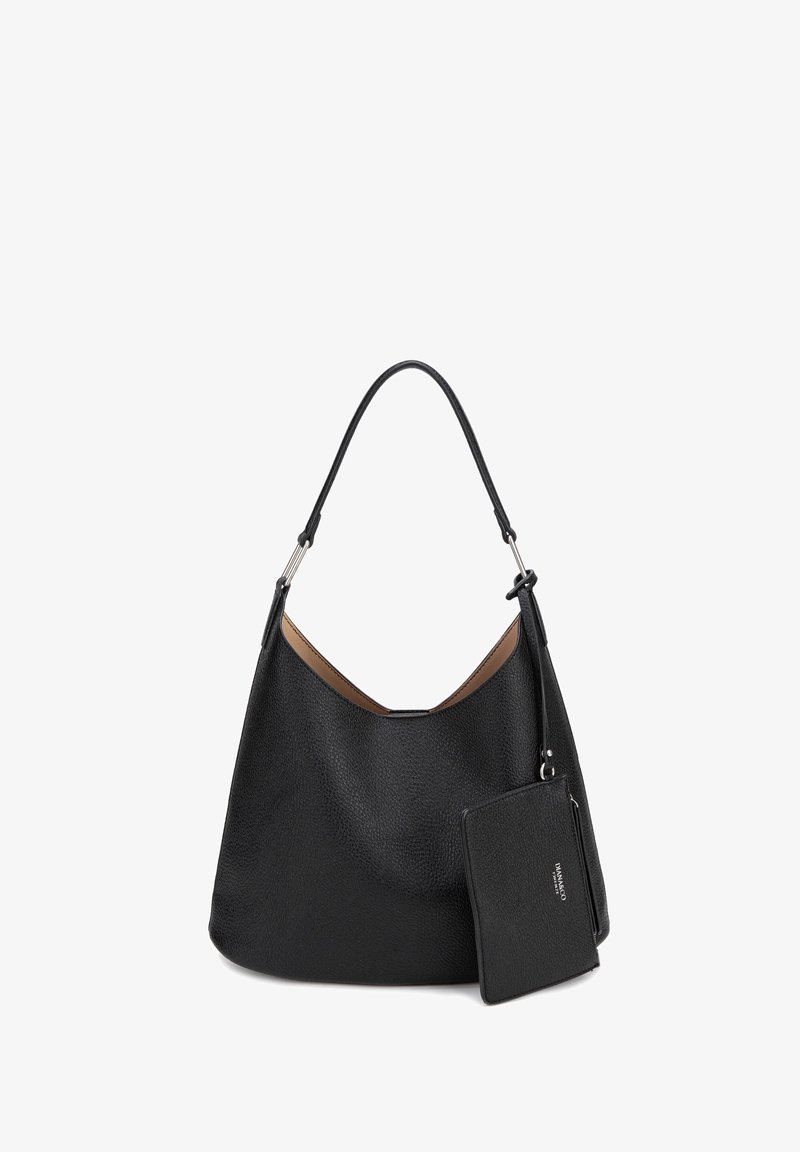 Sac à bandoulière en cuir noir texturé avec un dessus incurvé et une petite pochette assortie attachée avec fermeture éclair et logo.