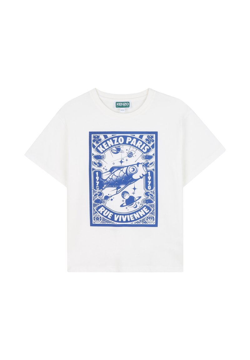 T-shirt en coton blanc avec un imprimé graphique bleu représentant un poisson, des étoiles et le texte "KENZO PARIS RUE VIVIENNE". Manches courtes et coupe décontractée.