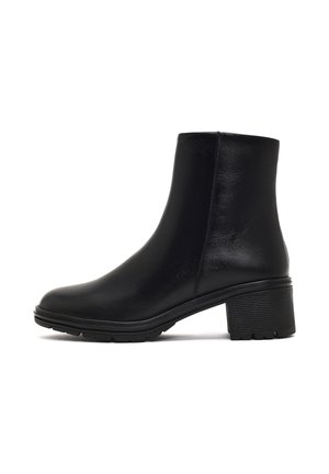 Bottine noire en cuir avec talon bloc et semelle texturée, vue de profil sur fond blanc.
