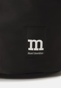 Marimekko ALL DAY BUCKET SOLID - Olkalaukku - black