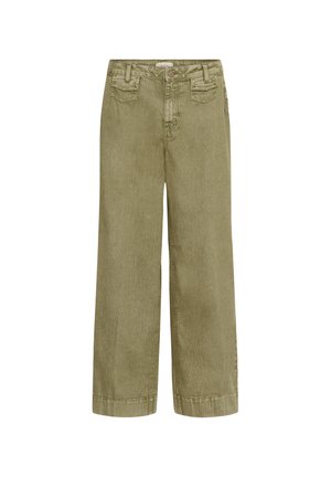 Pantalon en denim vert olive à jambes larges avec fermeture à boutons sur le devant et poches à rabat avant, présenté sur un fond blanc.