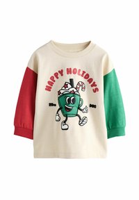 Crème fleece sweatshirt met rode en groene mouwen. Voorzien van een cartoon-drankpersonage en de tekst "HAPPY HOLIDAYS" in vette, speelse lettertype.