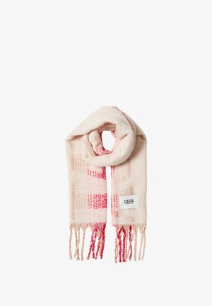 Écharpe tricotée en beige doux avec un motif écossais rouge, dotée de franges aux extrémités. L'étiquette indique "CECIL." Texture légère et cosy.