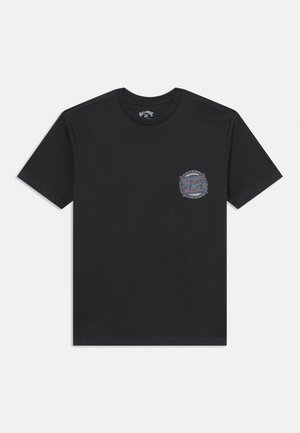 Black cotton t-shirt with a round neckline. Features a printed patch in blue and gray on the upper left side. Short sleeves, classic fit.