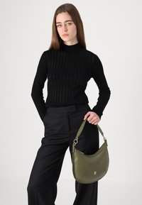 GANT STRAIGHT PANTS - Nadrágok - black