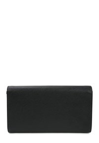 Zwarte leren portemonnee met een gladde textuur en rechthoekige vorm. Beschikt over een minimalistisch ontwerp zonder zichtbare hardware of versieringen.