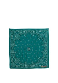 Pañuelo azul verdoso con un patrón de cachemira y detalles florales. Textura suave con costuras blancas intrincadas a lo largo de los bordes.