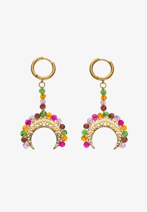 Kultaiset renkaanmuotoiset korvakorut, joissa on puolikuun muotoiset riipukset, koristeltu monivärisillä helmillä: vaaleanpunaisella, vihreällä, oranssilla, violetilla ja ruskealla.