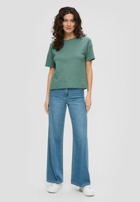 s.Oliver MIT MUSTERSTRUKTUR - T-shirt basic - helles petrol
