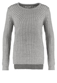 Pull gris en maille à manches longues avec col rond et poignets et ourlet côtelés, présentant un motif texturé sur le devant et les manches.