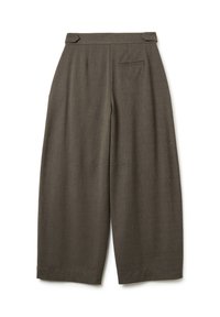 Pantalones marrones de pierna ancha con un bolsillo trasero y pasadores para cinturón, elaborados con una tela texturizada, expuestos de forma plana sobre un fondo blanco.