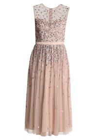 Vestido rosa empolvado con un corpiño transparente y decorado con cuentas, lentejuelas florales y una falda plisada de longitud hasta la rodilla. Elegante, tejido ligero de tul.