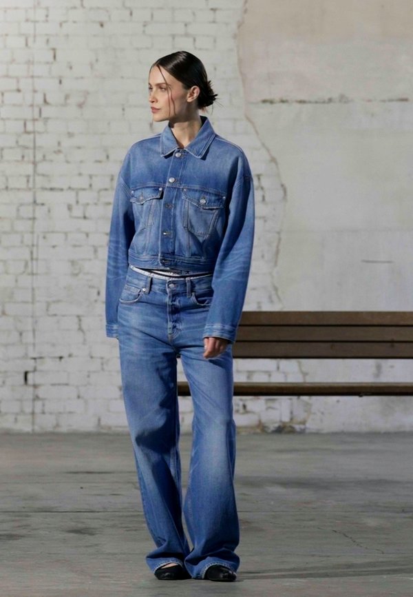 TOMMY GIRL OVSZ CRP TRUCKER JKT - Denim jacket - indigo wash3