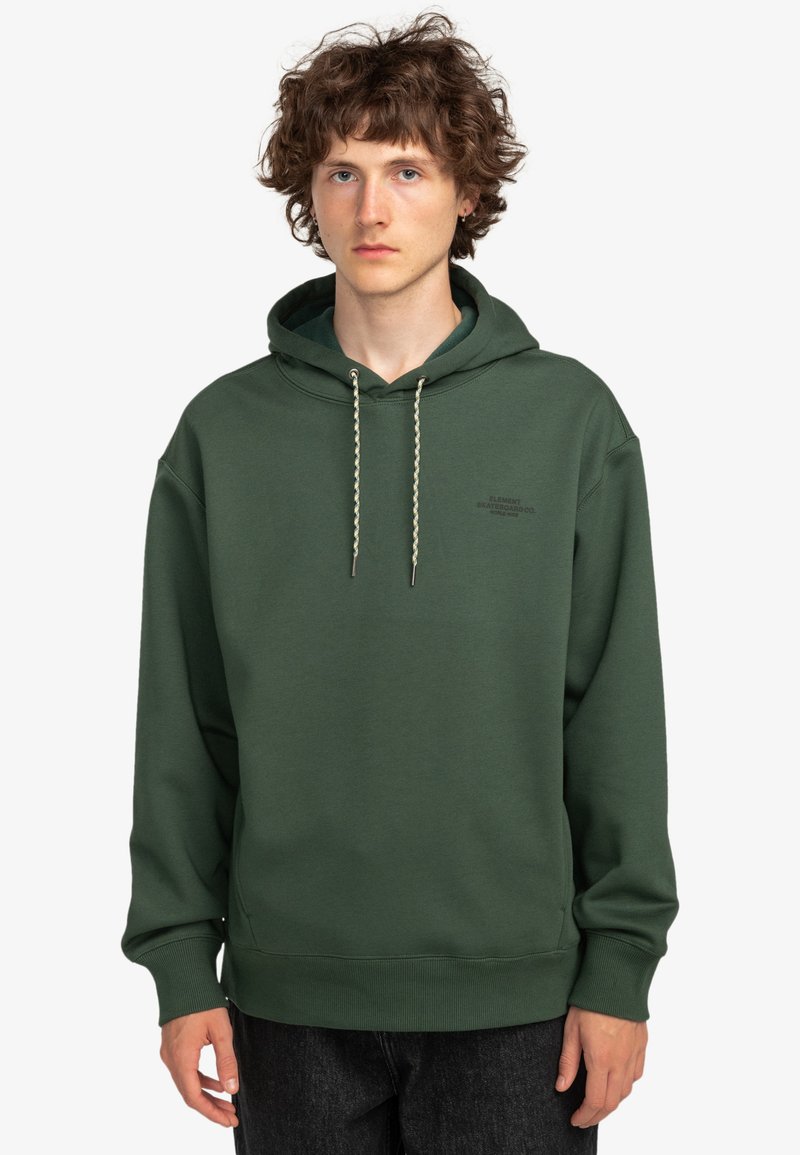 Hoodie vert en tissu mélangé de coton, avec une capuche à cordon de serrage, des poignets côtelés et un petit logo imprimé sur la poitrine.