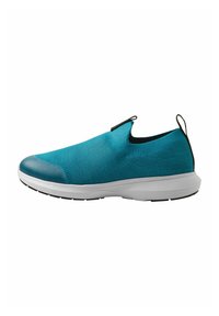 Buty wsuwane z teksturowanym chabrowym wierzchem i wzmocnioną czubką. Posiadają wygodną białą podeszwę oraz czarną pętelkę z tyłu.