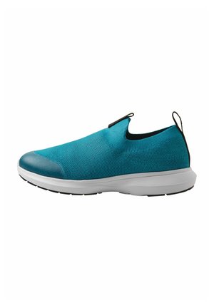 Slip-On-Schuh mit einem strukturierten, türkisfarbenen Obermaterial und einer verstärkten Zehenkappe. Verfügt über eine gepolsterte, weiße Sohle und eine schwarze Zuglasche auf der Rückseite.