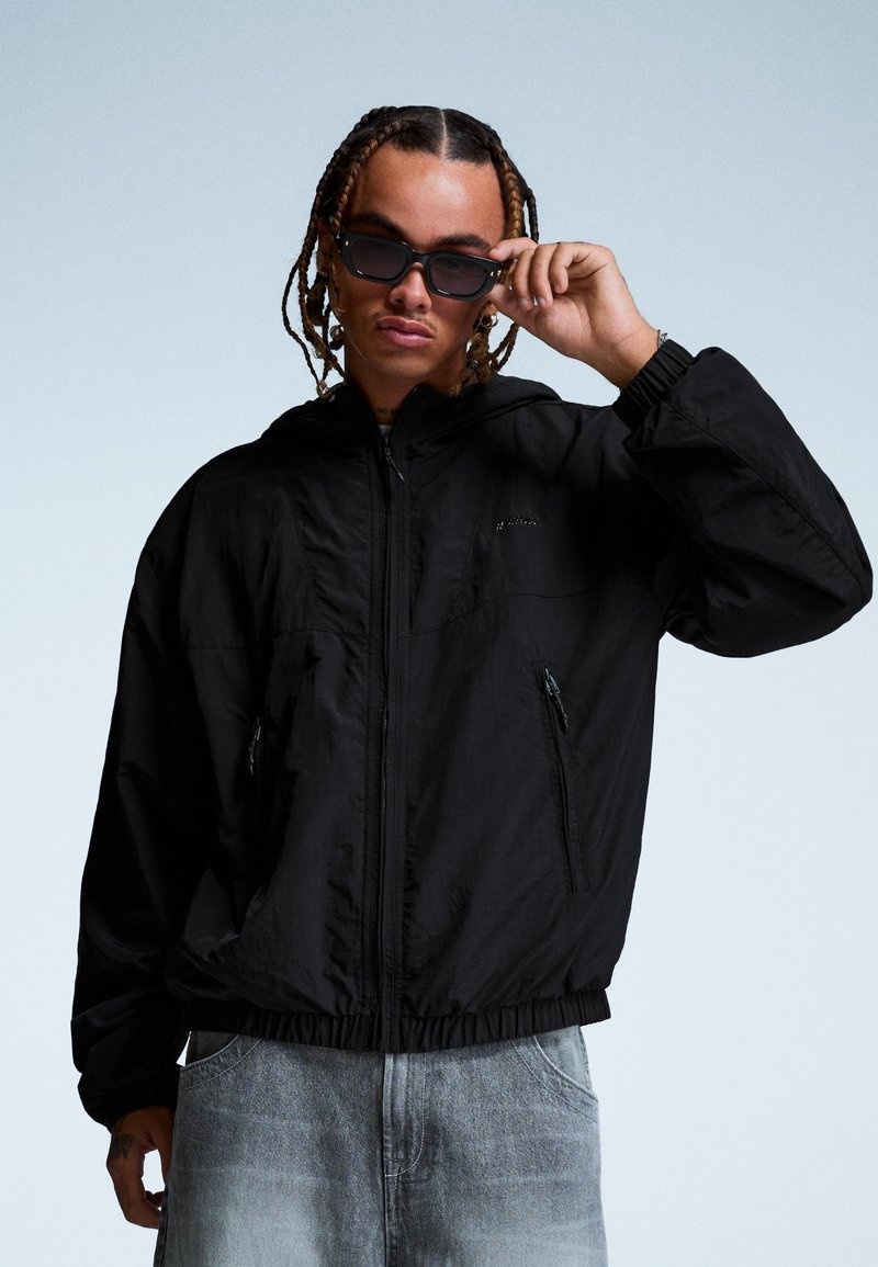 Bershka TECHNICAL - Lagana jakna - black