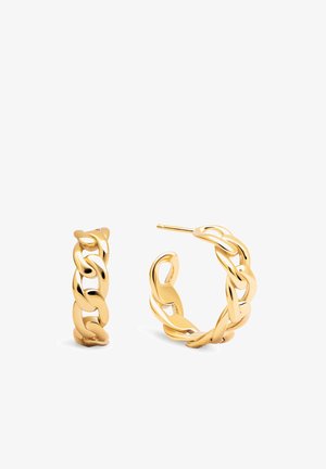 Deux boucles d'oreilles créoles en or brillant avec un design à maillons torsadés et épais, l'une montrée fermée et l'autre ouverte avec un clou.