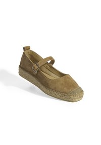 Braune Wildleder-Espadrilles mit runder Zehenpartie, verstellbarem Knöchelriemen und Sohle aus Naturfasern. Verfügt über gestickte Details und eine strukturierte Oberfläche.