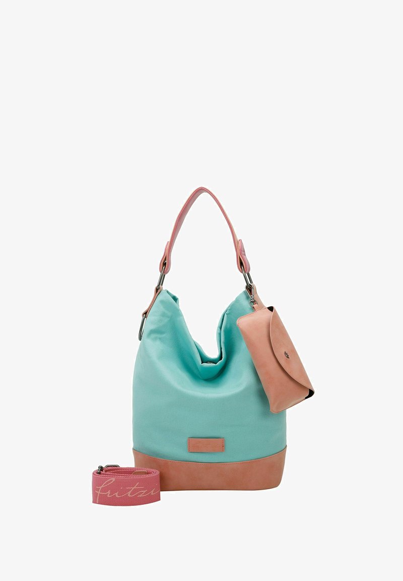 Hobo-Tasche aus aquafarbenem Stoff mit einem pinkfarbenen Lederboden, ausgestattet mit einem abnehmbaren Täschchen und einem verstellbaren Tragegurt. Runde Form und weiche Textur.