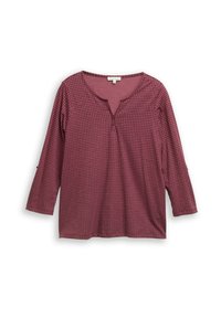 Bordeaux-rood geruit overhemd met lange mouwen, een V-hals, drie knopen aan de voorkant en opgerolde mouwen, gemaakt van een zachte stof.