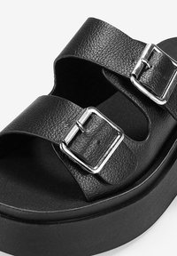 Bosanova CON PLATAFORMA Y DOS HEBILLAS - Mules de tacón - black