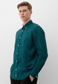 s.Oliver MIT BUTTON DOWN KRAGEN - Koszula