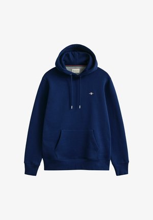 Sudadera con capucha azul marino con bolsillo tipo canguro en el frente, cordones, puños acanalados y pequeño logo bordado en el pecho izquierdo.