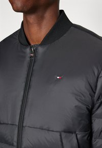 Tommy Hilfiger Bomber Jacket - black