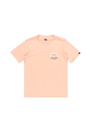 Ljus persikofärgad kortärmad t-shirt i bomull. Har en rund grafisk design med "Quiksilver" och "The Original", samt en liten logotyp på ärmen.