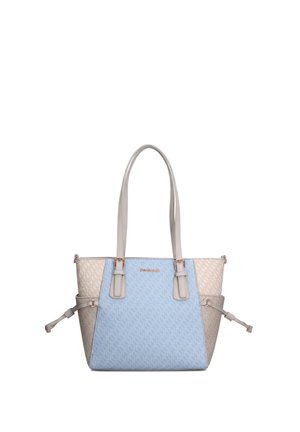 Borsa tote bicolore beige e azzurro chiaro con doppie maniglie, fibbie laterali e motivo goffrato che copre l'esterno.