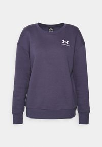 Sudadera morada con cuello redondo, mangas largas, puños acanalados y un pequeño logotipo blanco en el pecho. Confeccionada con una suave tela texturizada.