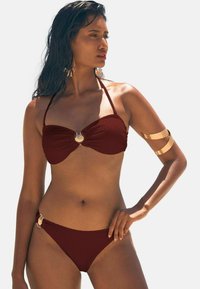 Love & Roses TEXTURED SHELL TRIM  - Spodnji deli kopalk - burgundy red