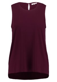 Blusa sin mangas de color púrpura oscuro con dobladillo asimétrico y escote redondo, que presenta un pequeño detalle de ojal en la espalda con cierre de botón.
