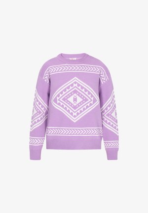 Lila pulóver kerek nyakkal, fehér geometriai mintákkal, köztük gyémántokkal és cikk-cakkokkal díszítve. Puha, texturált anyagból készült.