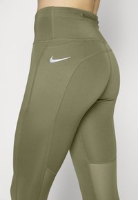 Nike Performance FAST - Leggings de corrida - medium olive