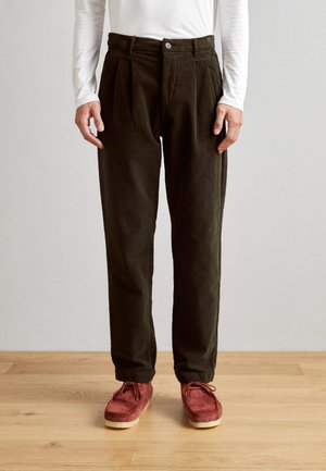 WIDE FIT PANTS - Tygbyxor - army