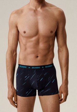 Czarne bokserki z geometrycznym wzorem w jasnoniebieskim kolorze, z elastycznym pasem oznaczonym napisem "ATLANTIC." Gładka tekstura materiału.