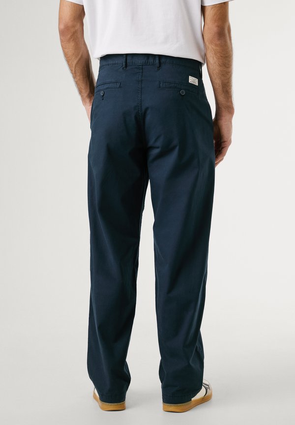 RELAXED PLEATED PANT - Trousers2