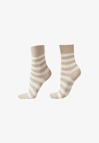 Non sélectionné, nude