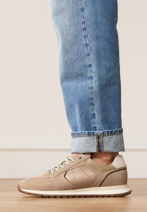 Manfield, Baskets basses - beige