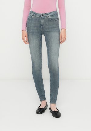 ONLPOWER MID WAIT PUSH UP - Testhezálló fazon - special blue grey denim