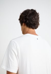 Salomon LOGO TEE UNISEX - T-shirt estampada - white