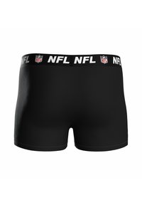 Schwarze Boxershorts für Männer mit enger Passform, ausgestattet mit einem breiten, elastischen Bund, der in Weiß mit "NFL" beschriftet ist, sowie einem Logodetail auf der Vorderseite.