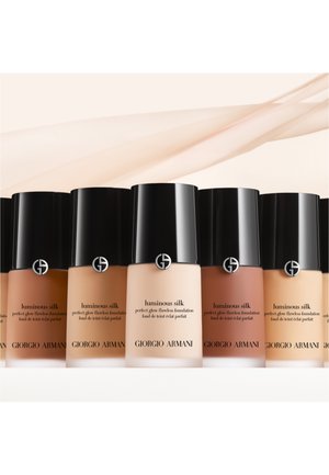 Poradie 2: Armani Beauty - LUMINOUS SILK FOUNDATION - Základ