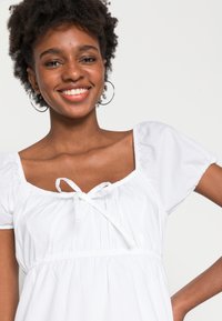Hollister Co. SUMMER PREVIEW - Vestido de dia - solid white
