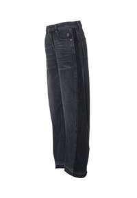 Mørkegrå denimjeans med løs passform, rette ben og subtil falming. Har en fremre lomme og rød aksent nær linningen.