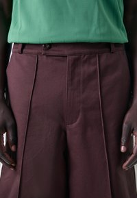 adidas Originals Shorts - shadow brown